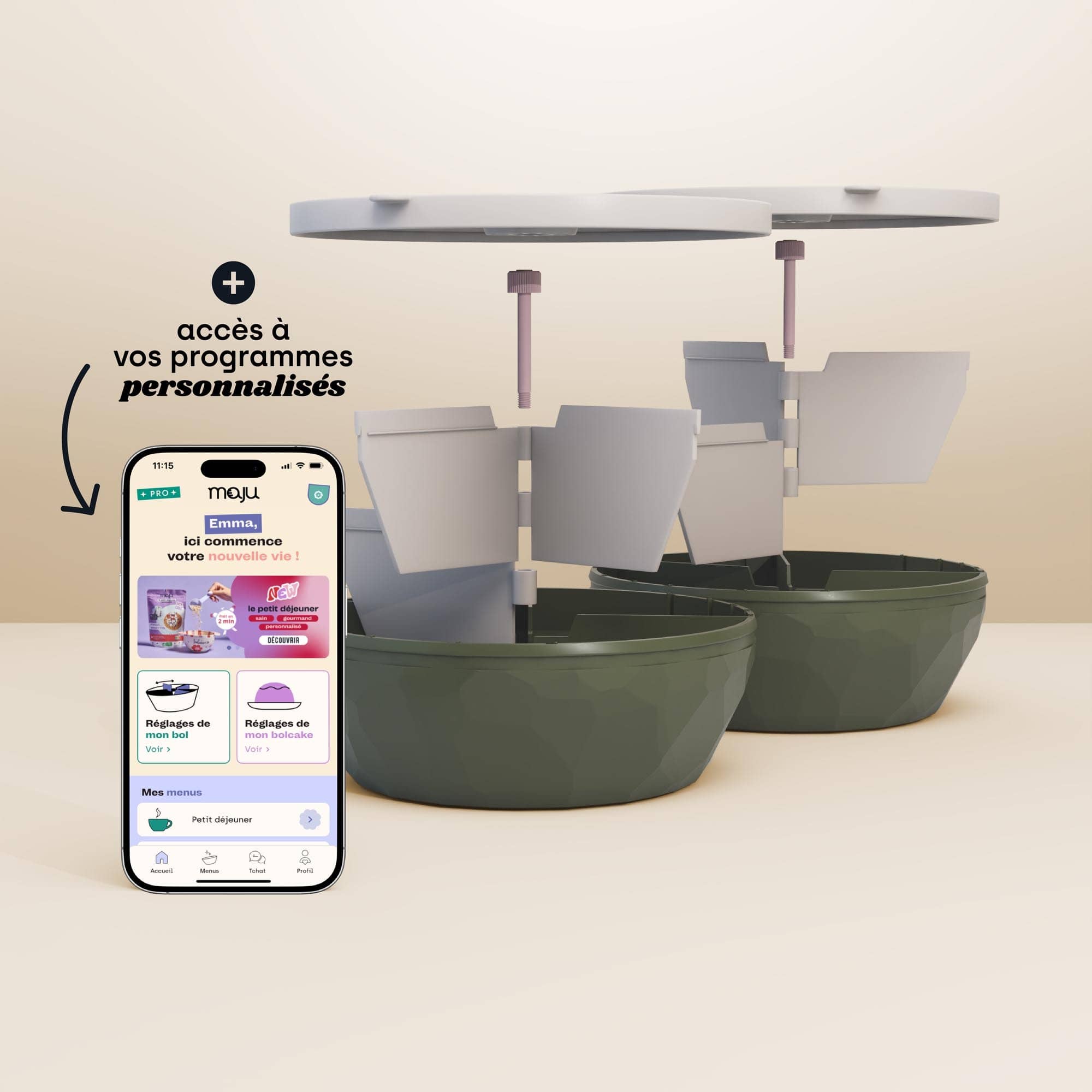 2 bols maju de couleur kaki avec l'application maju ouverte sur un smartphone.1 bol maju de couleur kaki et 1 bol maju de couleur blanc avec l'application maju ouverte sur un smartphone.