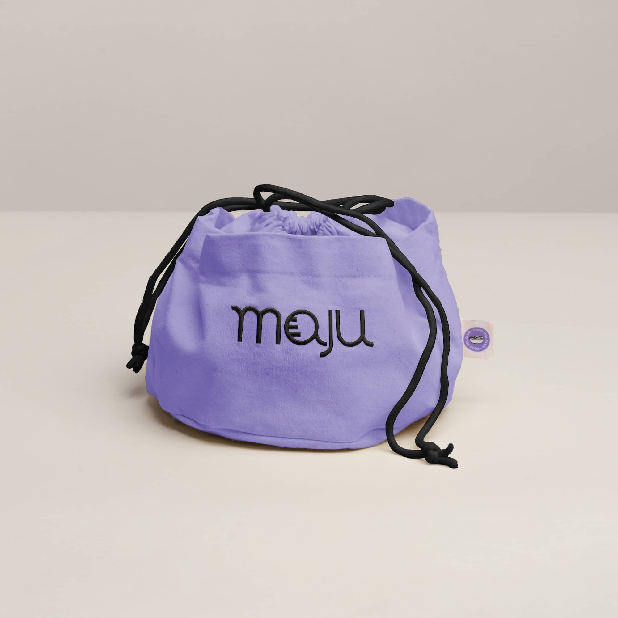 Vue du dessus du sac de transport maju en coton et de couleur violet.