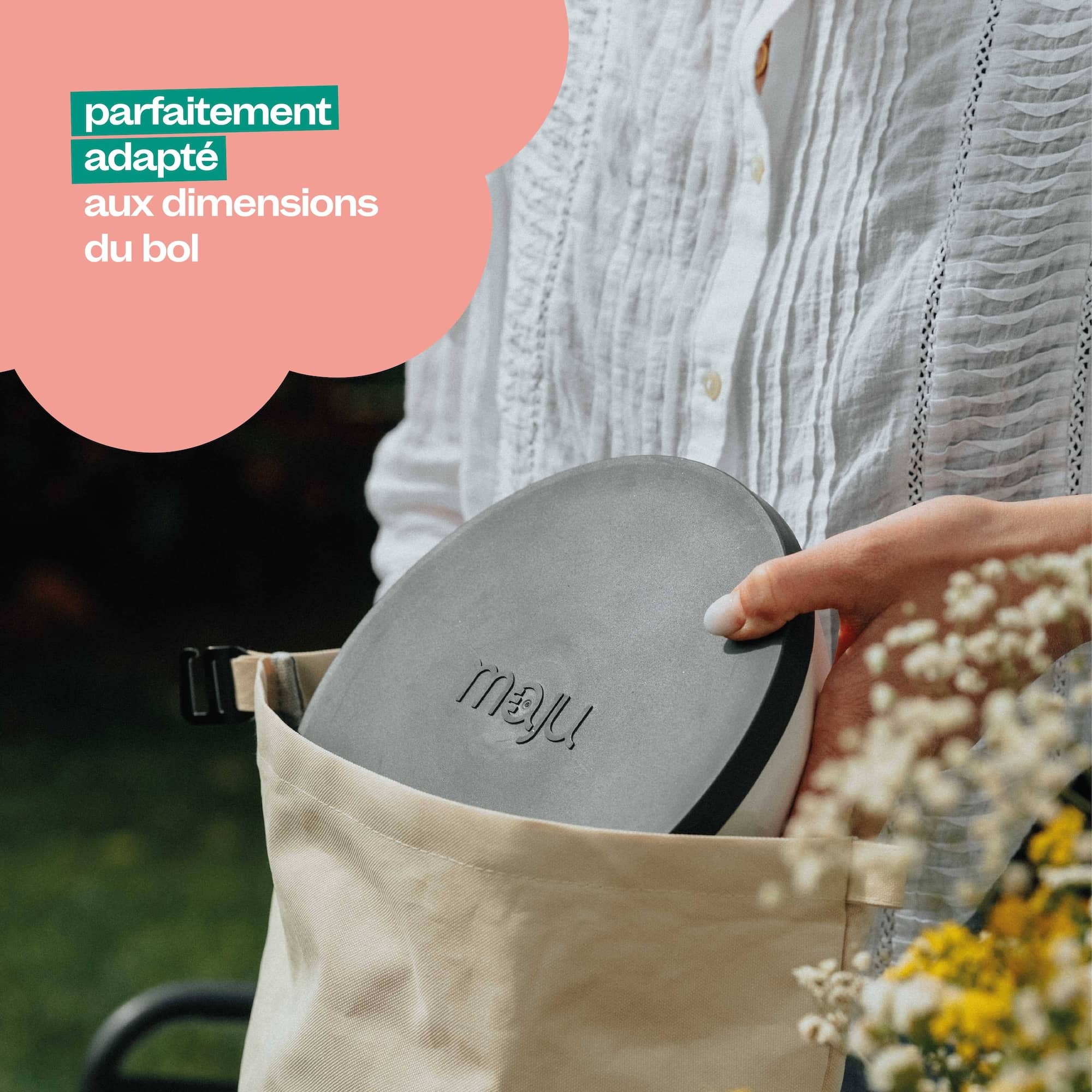 Le sac isotherme maju de couleur beige a une forme parfaitement adapté aux dimensions du bol maju.
