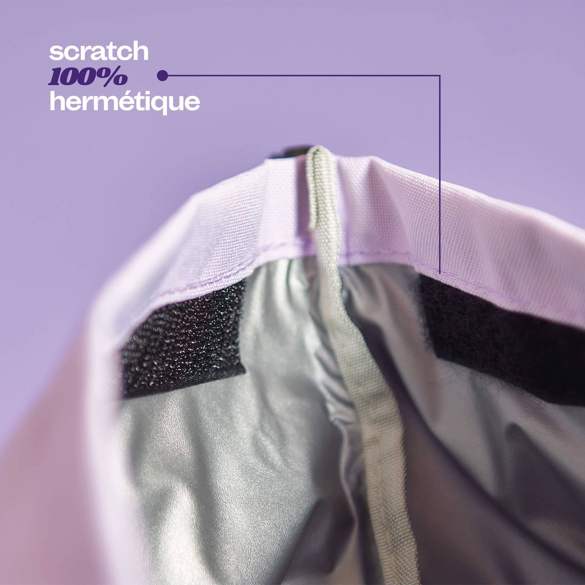 Le sac isotherme maju a une fermeture à scratch en plus de sa fermeture principale, pour améliorer l'isolation thermique.