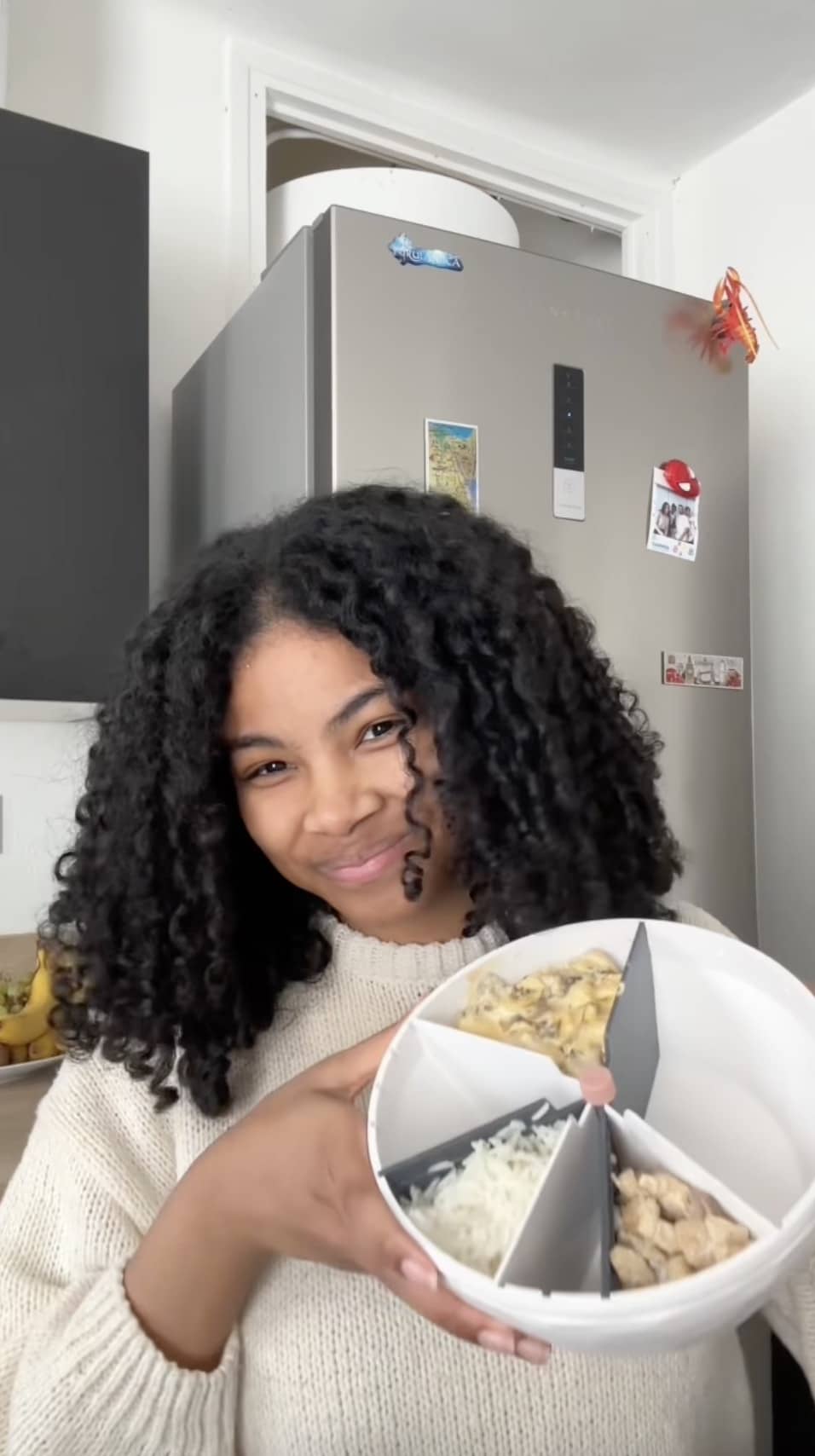 Charger la vidéo: Vidéo de Miora qui présente une journée type avec le bol maju.