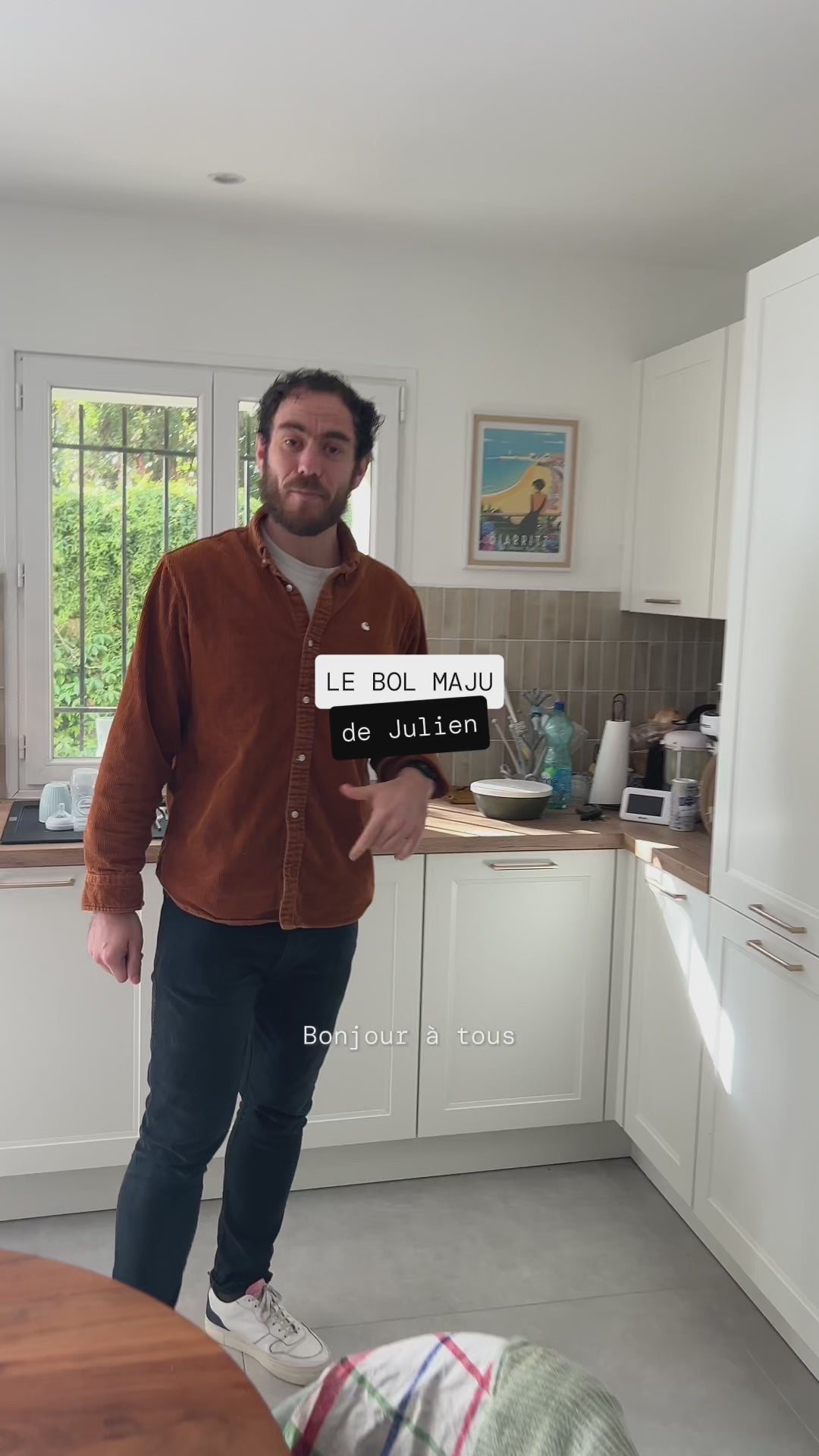 Charger la vidéo: Vidéo de Julien qui nous montre comment il remplit son bol maju dans son quotidien.